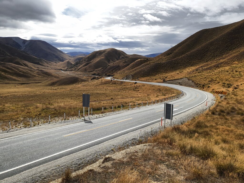 Highway 8 schlängelt sich durch die Berge der Südinsel.