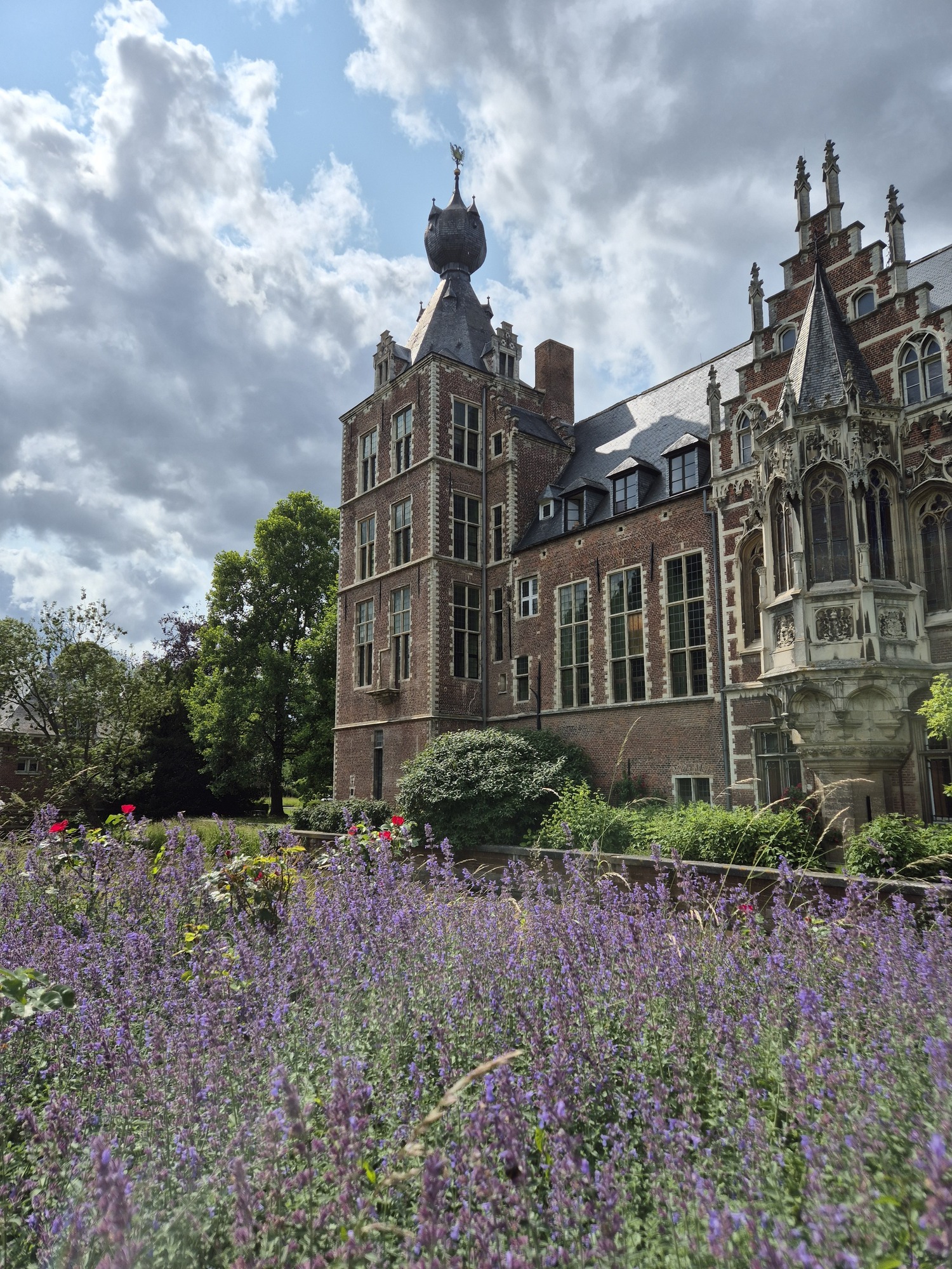 The defence took place in the main auditorium of Arenberg Castle.