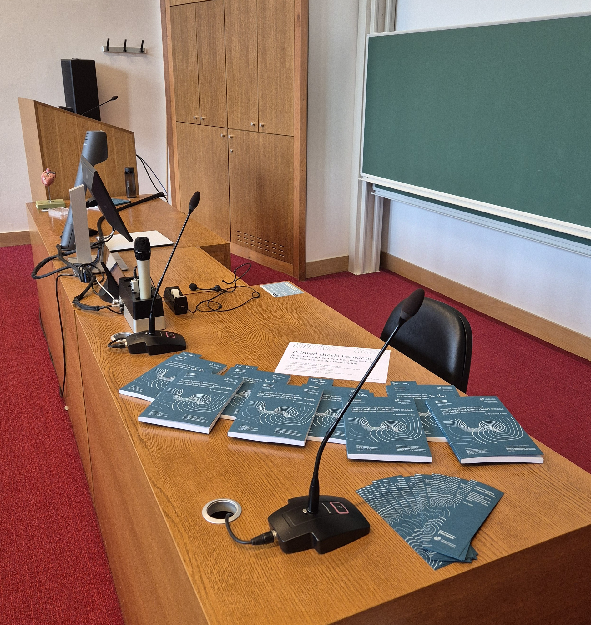 Printed copies of the thesis were available at the defence.